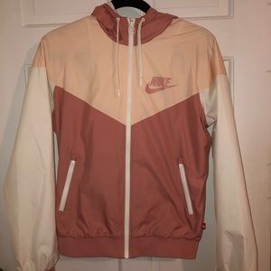 Women’s Nike wind breaker